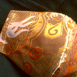 高級京都西陣織 立体マスク 橙金 龍 3枚目の画像
