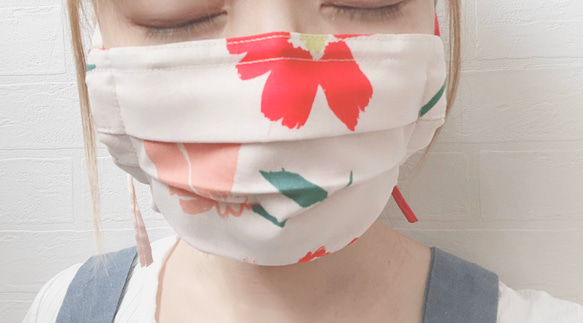送料込み❇︎ 再販 ラスト Lサイズ 大人用 プリーツマスク　花柄　マスク　大柄　フラワー　赤　ピンク　大きめ 8枚目の画像