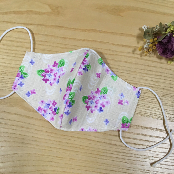 【M-16】浴衣マスクM   3枚以上送料無料　5枚以上で1枚プレゼント　紫陽花柄ベージュ　夏マスク 1枚目の画像