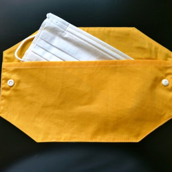 《ポケット付マスクケース》リバティ マーガレット・アニー(暖色) 予備マスクが入る 仮置き 携帯 布小物 花柄 タブ付 4枚目の画像