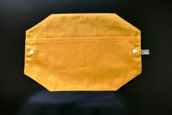 《ポケット付マスクケース》リバティ マーガレット・アニー(暖色) 予備マスクが入る 仮置き 携帯 布小物 花柄 タブ付 9枚目の画像