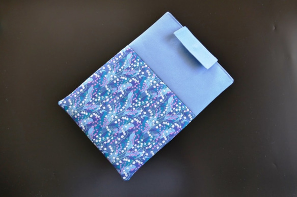 タブレットケース ノートパソコンケース リバティ ワイルド オーダー すずらん 布小物 布雑貨 晴れやかブルー2022 7枚目の画像
