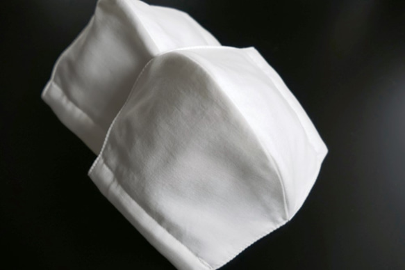 【大きめ 男性向け】フィルターポケット付 立体マスク 2枚セット 春秋冬用 4重ガーゼ ホワイト 日本製 白 布小物 1枚目の画像