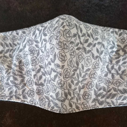 リバティプリント スリーピングローズ タナローン 薄手 布マスク 立体 大人 マスク 3枚目の画像