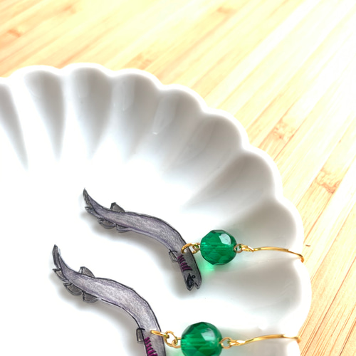 ラブリー♪ハンドメイドピアス ラブカのフックピアス シュール ピアス（フック・チェーン） Bon