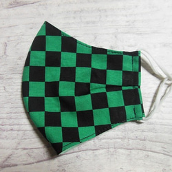 立体マスク　市松模様　緑×黒　ハンドメイドマスク　男性用　大きめ　調節可能　フィルターポケット 1枚目の画像