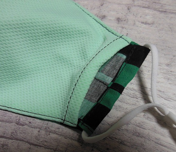 立体マスク　市松模様　緑×黒　ハンドメイドマスク　男性用　大きめ　調節可能　フィルターポケット 4枚目の画像