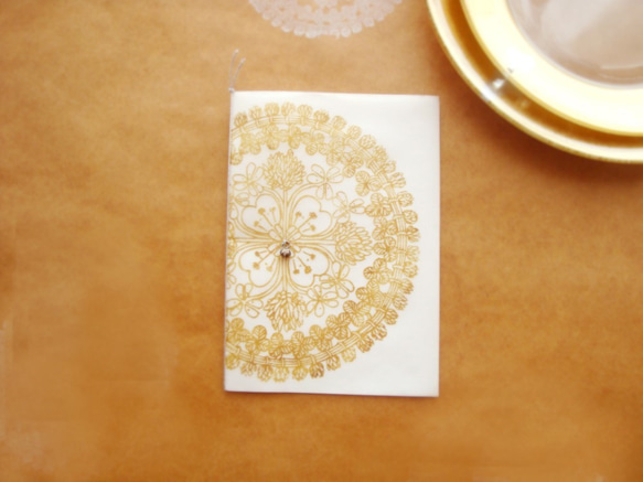 【送料無料】シロツメ草花束・シロツメ草の花冠デザインのメニュー表2セット（イエローオーカー） 5枚目の画像