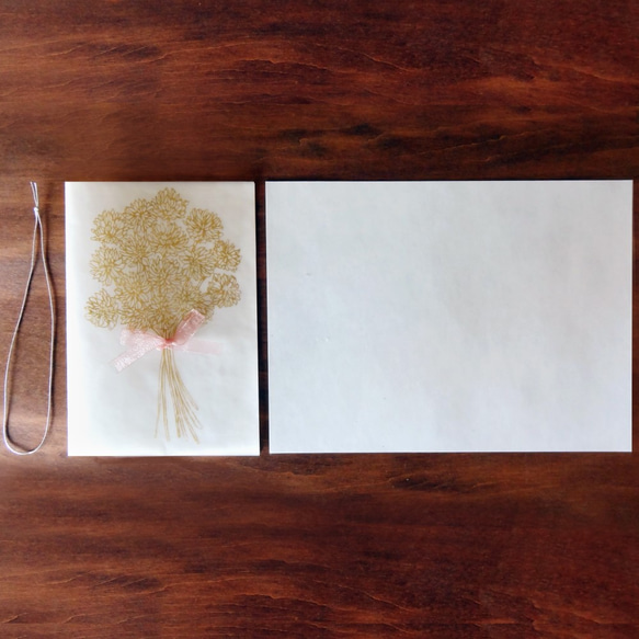 【送料無料】シロツメ草花束・シロツメ草の花冠デザインのメニュー表2セット（イエローオーカー） 6枚目の画像