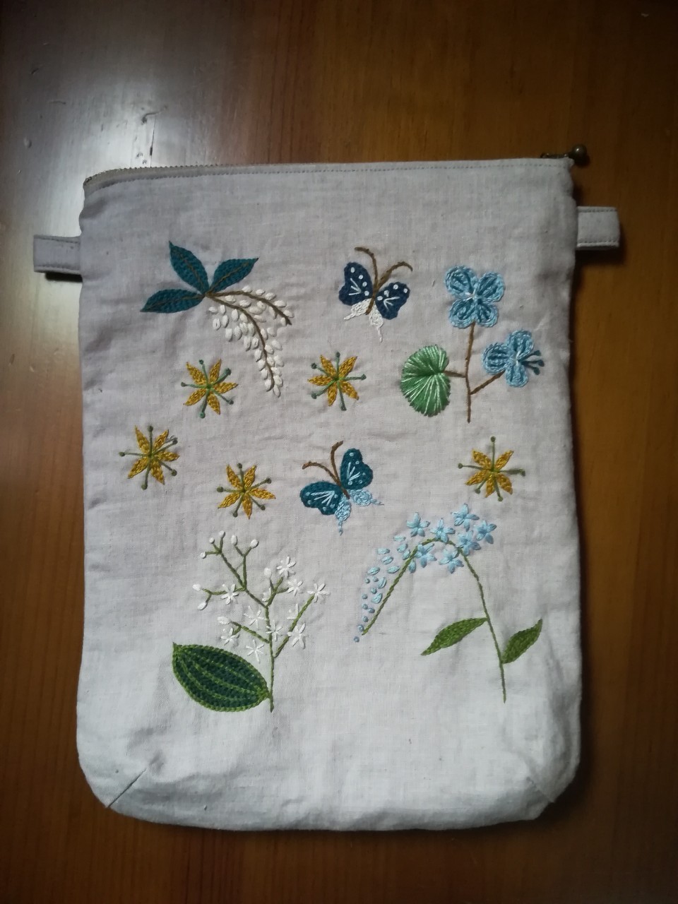 Petite Fleur*Pouch*Sacoche☆手刺繍ポーチ、サコッシュ☆リネンのポーチ、サコッシュ