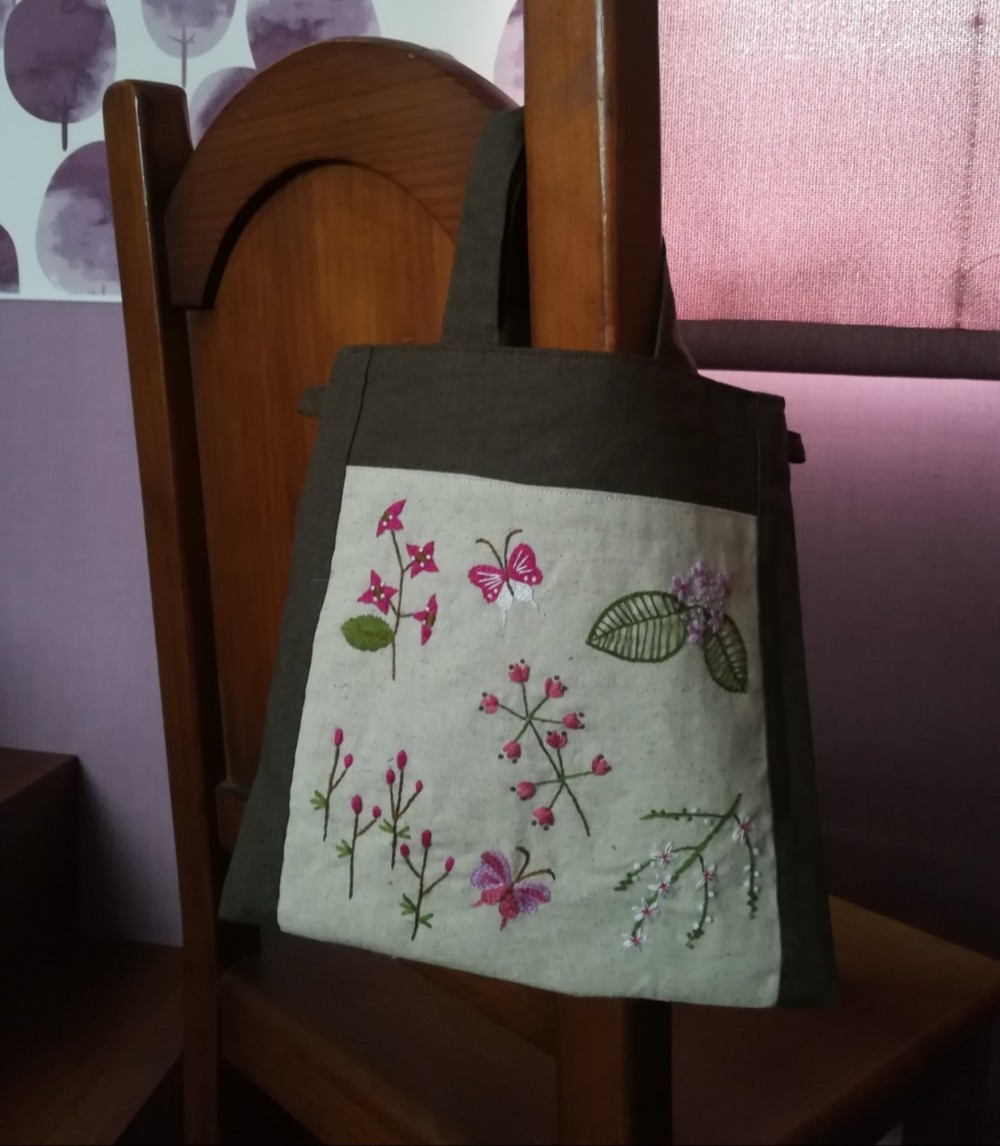 Petite Fleur*Tote☆手刺繍ミニトート☆リネンのパッチワークミニトート