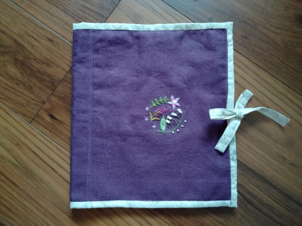 ☆手刺繍☆リネンのランジェリーポーチ（紫）