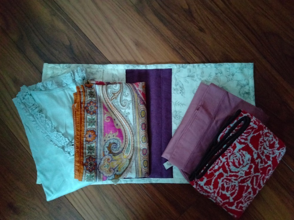 ☆手刺繍☆リネンのランジェリーポーチ（バーガンディ）