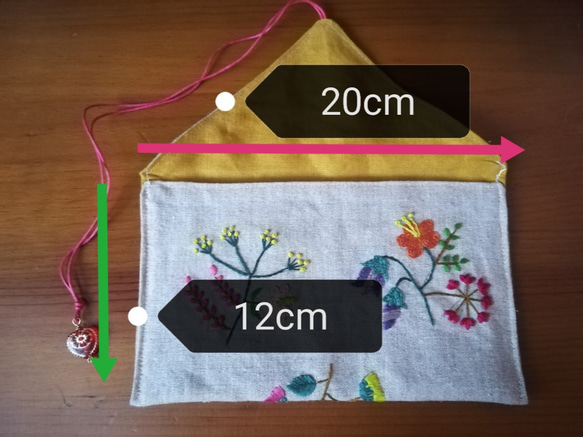 手刺繍のリネンポーチ（花畑） 5枚目の画像