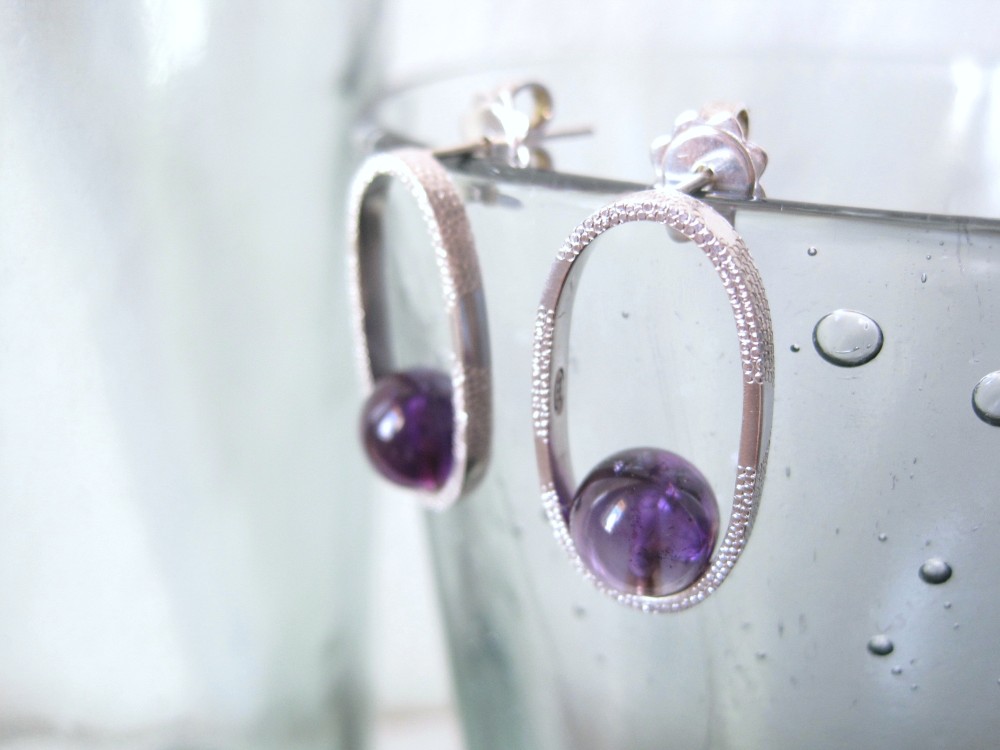 アメジストとシュワシュワ泡模様のシルバー925リングピアス "Bollicine"