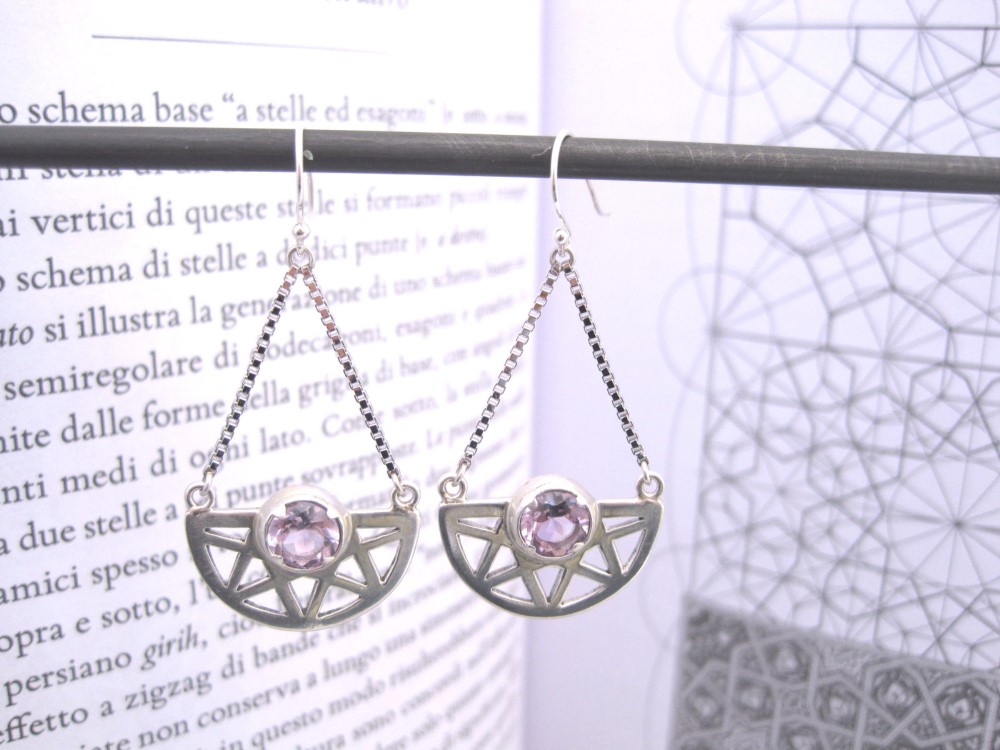 ピンクアメジストのハーフムーン・シルバー925スイングピアス "Mezza Luna"