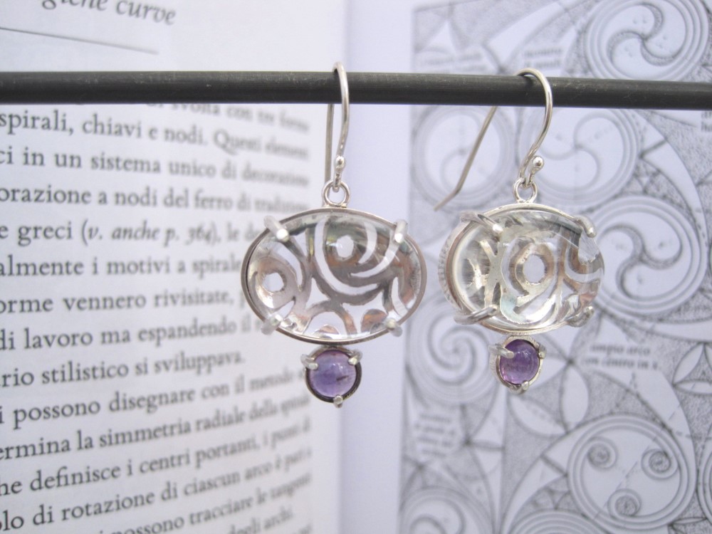 透明クォーツカボションとアメジストの渦巻き模様デザイン・シルバーピアス"Vortice"