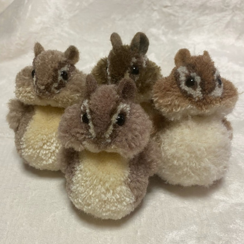 毛糸のポンポンリス(色や模様はランダムです) ぬいぐるみ puti-craft