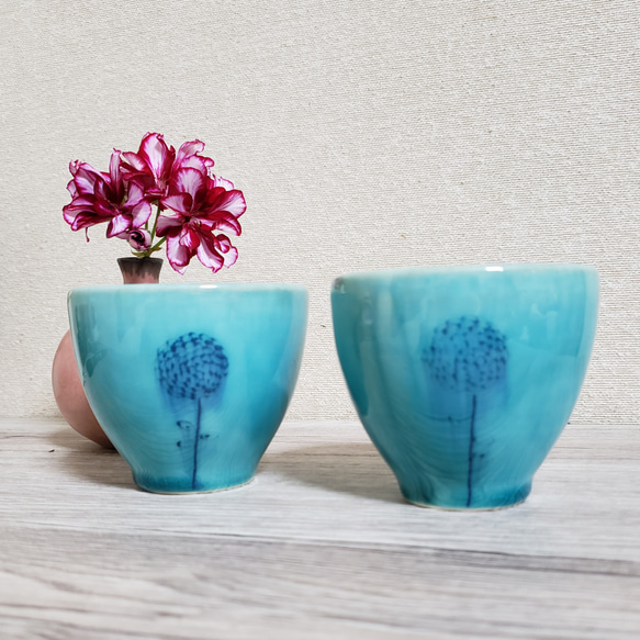 ブルーのお花のシンプルなフリーカップペア 3枚目の画像