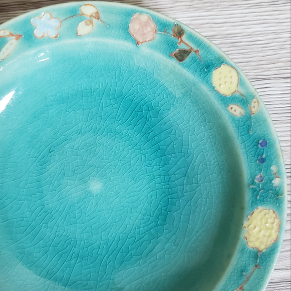 お花いっぱいの花畑柄のリム皿(翡翠) 3枚目の画像