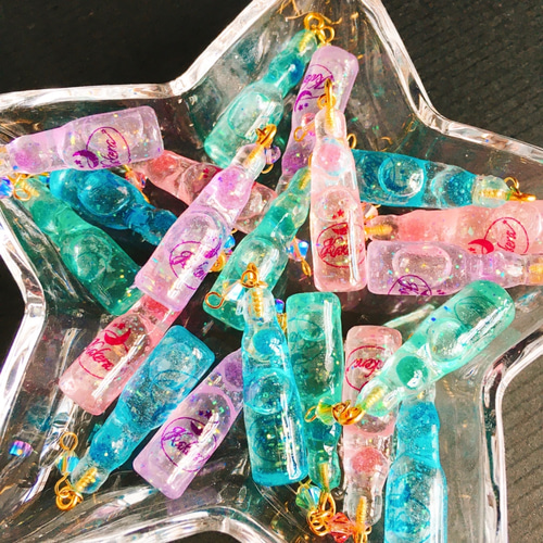 液体が動く】ラムネ瓶のキーホルダー【エコバッグにも】 バッグ