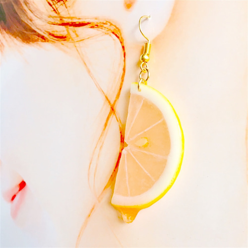 フレッシュ！ピンクグレープフルーツの耳飾り【樹脂粘土】 イヤリング