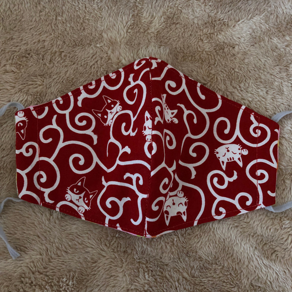 【再販】K84 大人用立体マスク　和風　和柄　唐草にゃんこ　赤　×  花柄 ハンドメイド布マスク 1枚目の画像