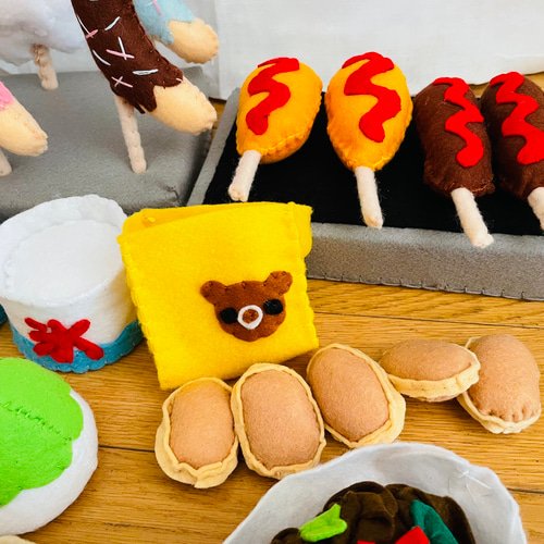 人気商品は 受注制作フェルトままごと お祭りフード（グレー） おもちゃ その他