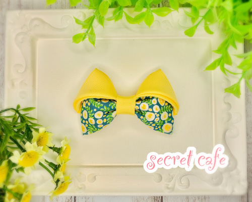 ポニーフック「猫とミモザ」手刺繍 ネコみみリボンポニーフック(ミモザ・グリーンフラワー) ポニーフック