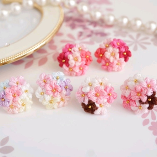 華桜│刺繍糸のお花のブーケ耳飾り イヤリング・ノンホールピアス
