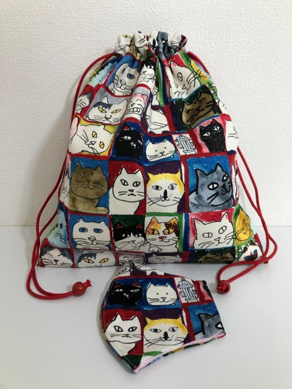 【SALE】猫　デザイナーズ  マスク付  ぺたんこ巾着  28×32　レッド系 1枚目の画像