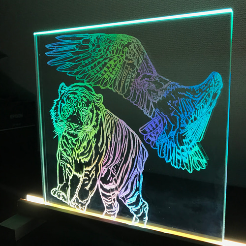 彫刻ガラス絵画 鷲虎 絵画 Energy Frog 通販 10201939｜Creema(クリーマ)