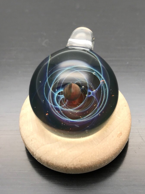 ガラスジュエリーペンダント　渦（ブラックオパール）C1 2枚目の画像