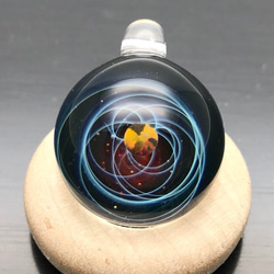 ガラスジュエリーペンダント　渦（ブラックオパール）C9 2枚目の画像