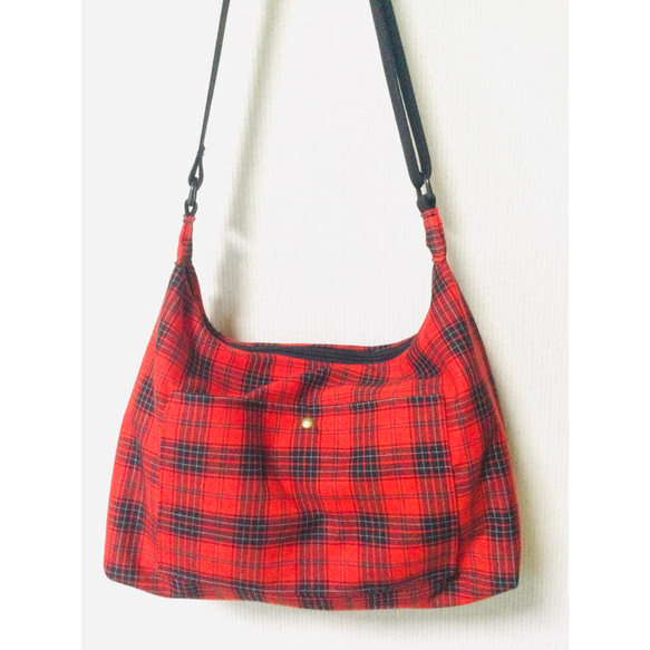 大容量ショルダーバッグ A4対応 赤タータンチェック 5ポケット ボトル