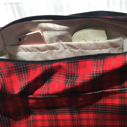 大容量ショルダーバッグ A4対応 赤タータンチェック 5ポケット ボトル