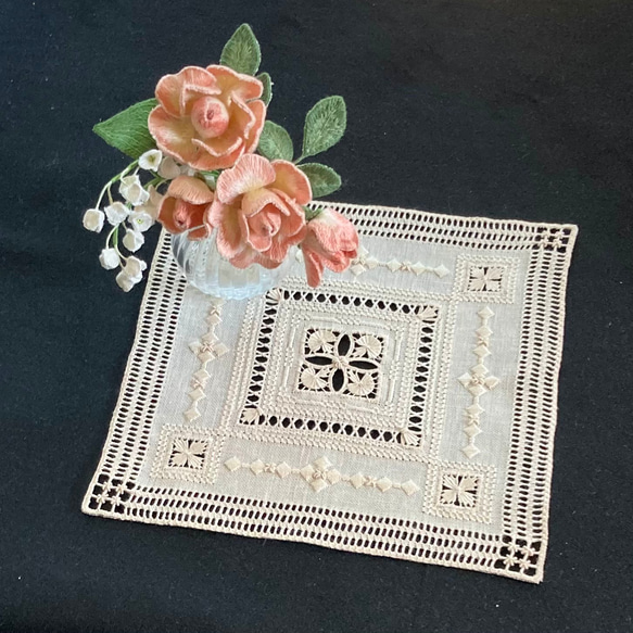 B01. プントアンティーコ (イタリア刺繍) ドイリー