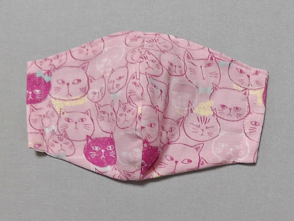 ダブルガーゼの立体マスク【猫がいっぱい】（ピンク系） 2枚目の画像