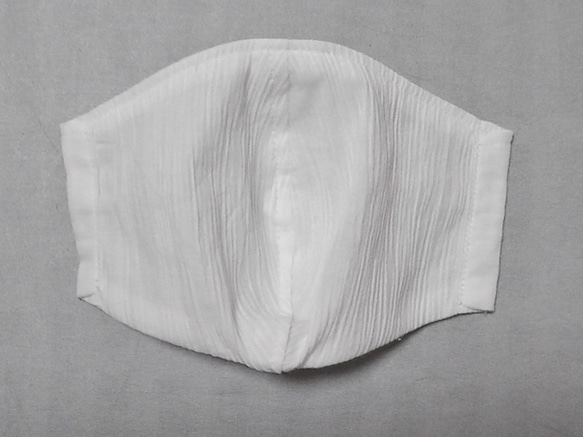 ＜夏マスク＞”ダブルガーゼ”と”ちぢみ”の立体マスク【オフホワイト】 2枚目の画像