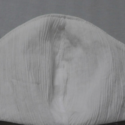 ＜夏マスク＞”Ｗガーゼプリント”と”ちぢみ”の立体マスク【ランダムドット・クリーム色】 3枚目の画像