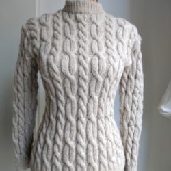 縄編み模様のセーター 1枚目の画像