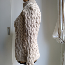 縄編み模様のセーター 2枚目の画像