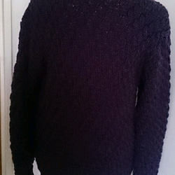 ユニセックスのスタンドカラーセーター 4枚目の画像