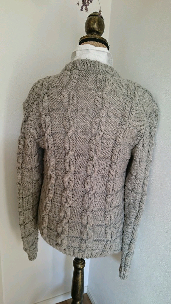 チェーン模様のハイネックセーター 3枚目の画像
