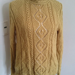 透かし編み模様の変わりハイネックセーター 1枚目の画像
