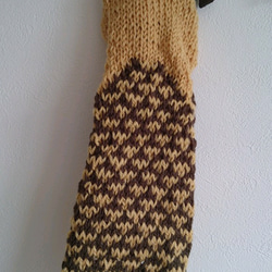 小さなフード付き二色の編み込みセーター 1枚目の画像