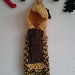 小さなフード付き二色の編み込みセーター 2枚目の画像