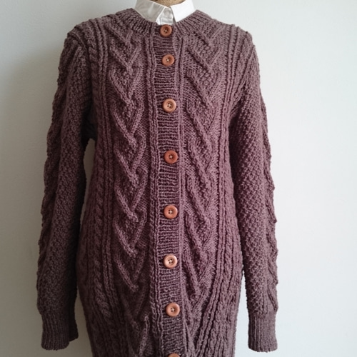 アラン模様のラウンドネックロングカーディガン ニット・セーター