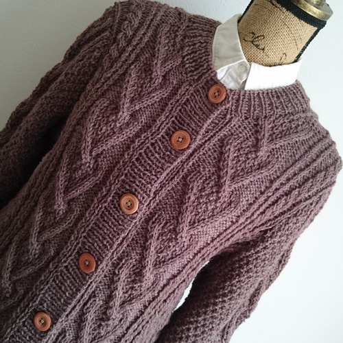 アラン模様のラウンドネックロングカーディガン ニット・セーター  