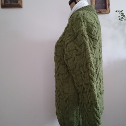 縄編みのハイネックメンズセーター 2枚目の画像